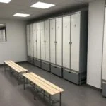 gavle-tunnplat-inspiration-14 Gråvit kapprumsinredning i plåt