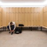 gavle-tunnplat-inspiration-19 Bild från kapprum, träfärgade plåtskåp