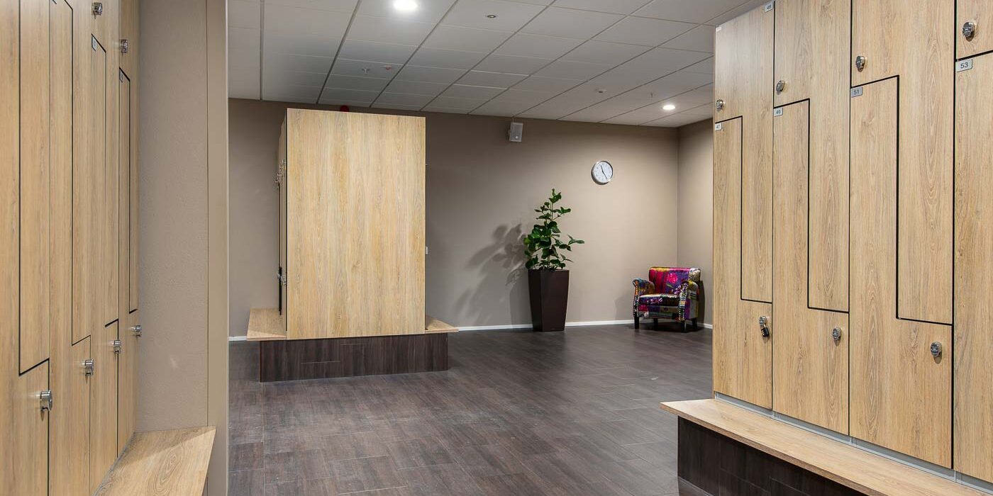 Plåtskåp med träutseende